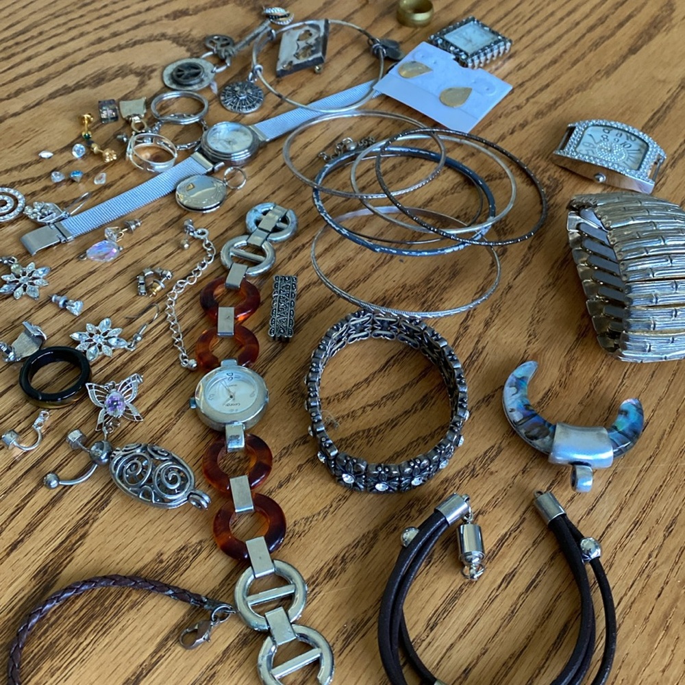 Assorted Jewelry Collection - Picture 6 of 6